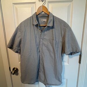 GAP Men’s Slim Fit Short Sleeve Button Down Shirt